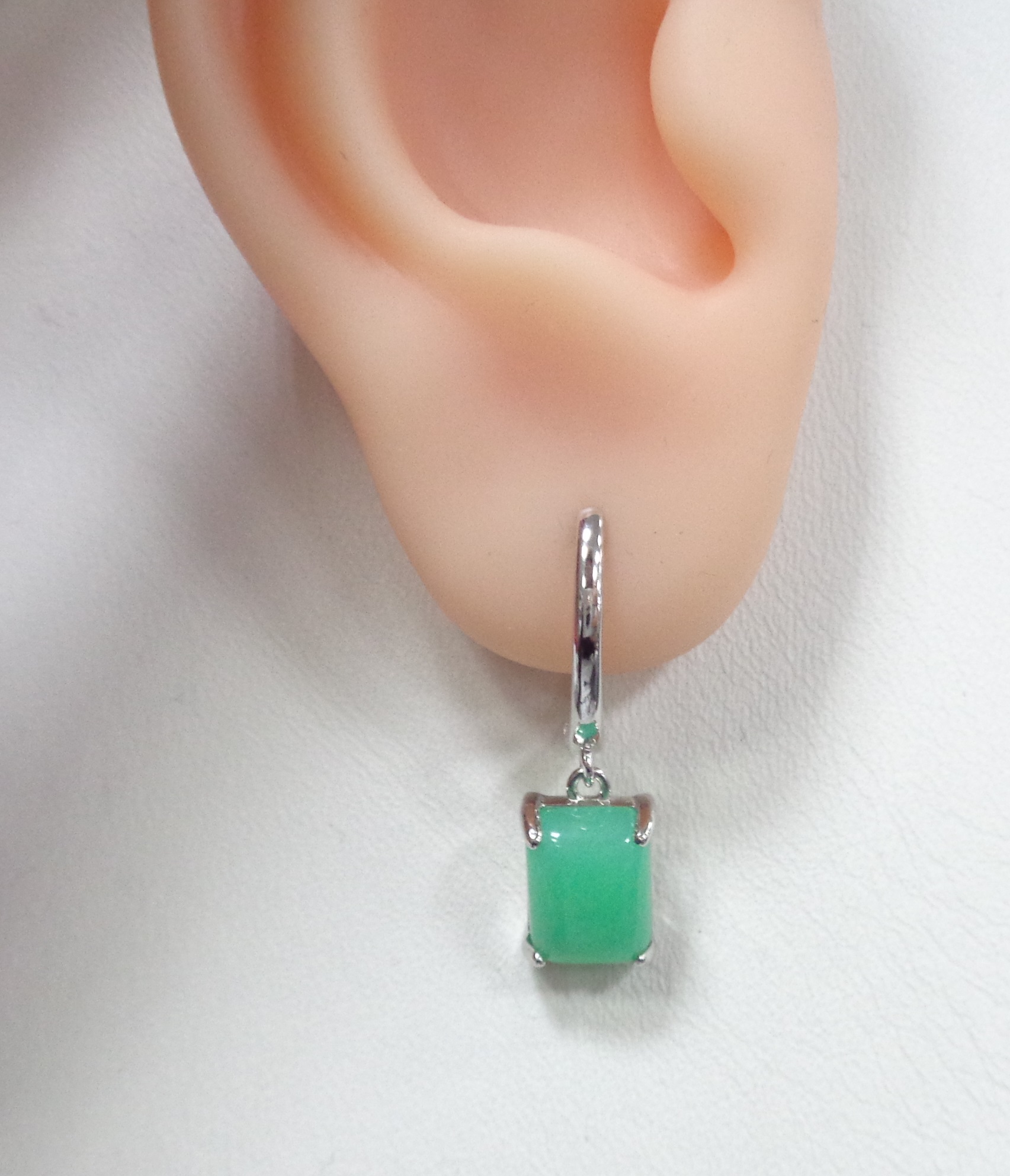 Серебряные серьги с зелеными халцедонами